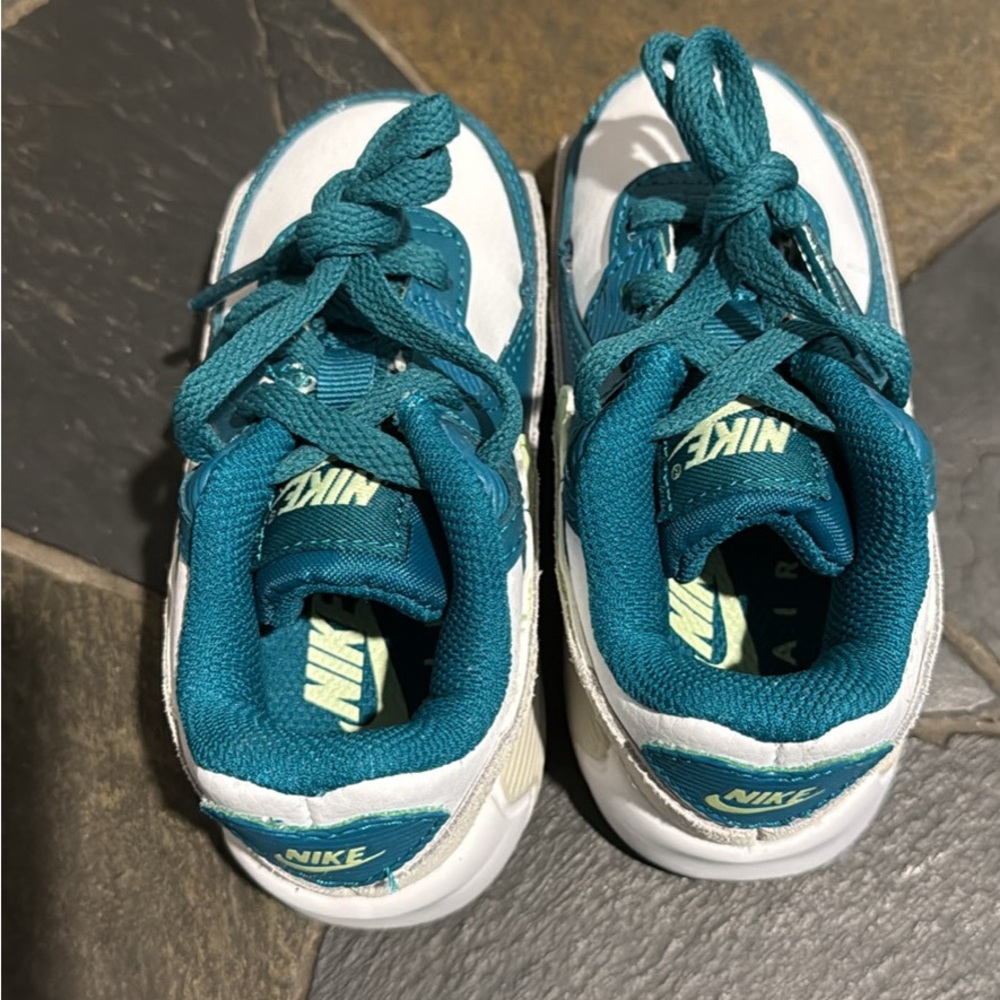 Nike Kids Sneakers in Teal and White
